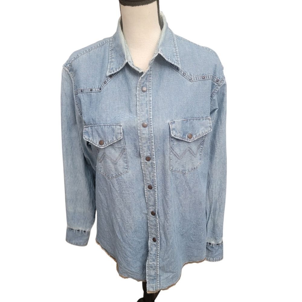 Wrangler Vintage Shacket With Comic Liner. Size L.